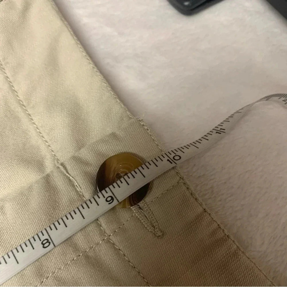 Dockers khaki shorts size 12 very little stretch 5 inch length - Picture 6 of 9